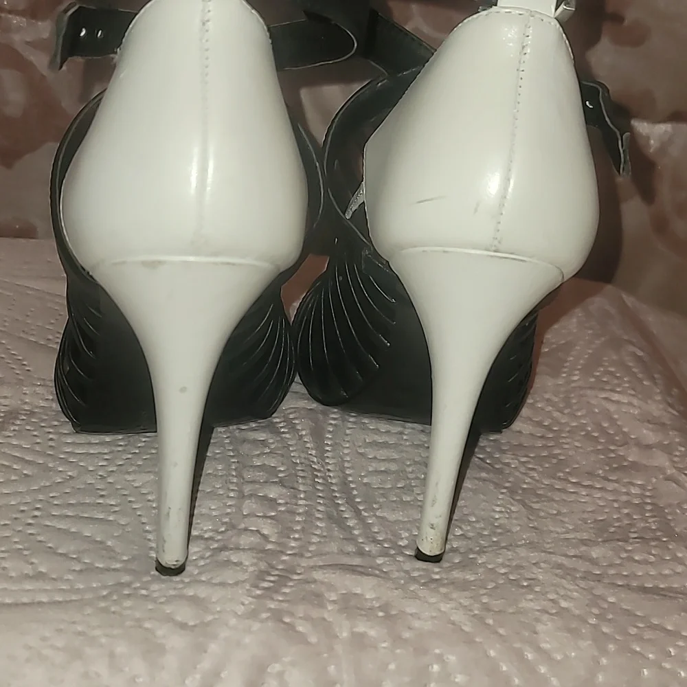 Calvin Klein Heels size 7 - Picture 5 of 6